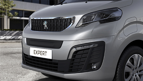 Динамичный характер Peugeot Expert подчеркнут архитектурой блока фар